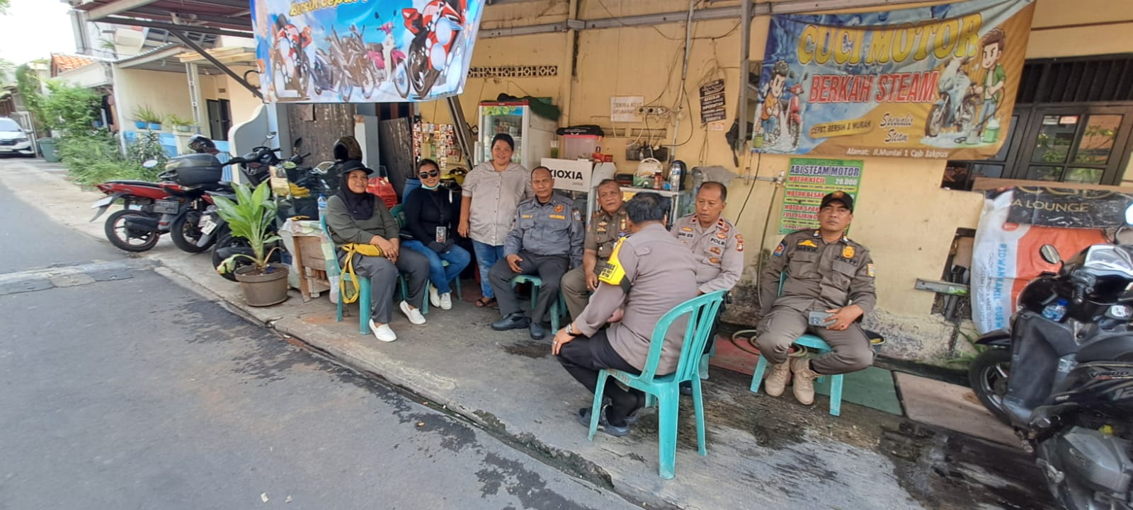 Kumpul Bareng Warga, Polsek Cempaka Putih Libatkan Satpol PP dan FKDM Jaga Keamanan