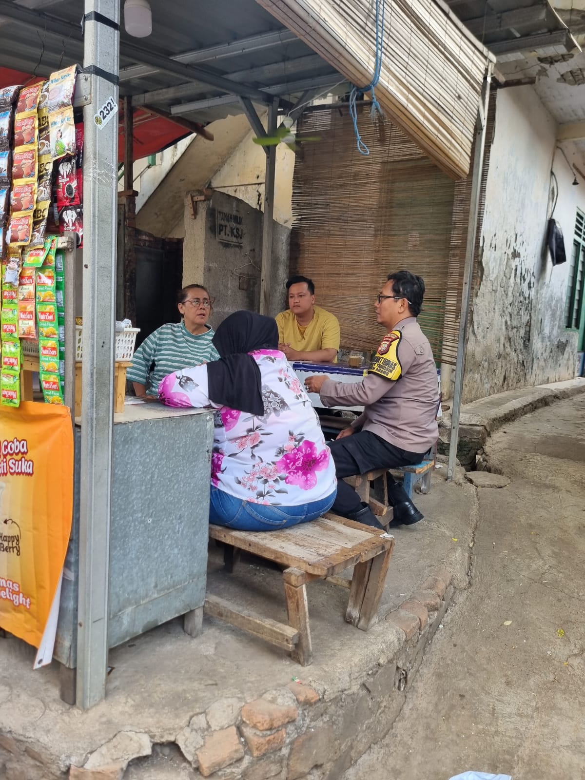 Bhabinkamtibmas Karet Tengsin Gelar Kumpul Bareng Warga, Ajak Masyarakat Jaga Kamtibmas dan Cegah Kenakalan Remaja