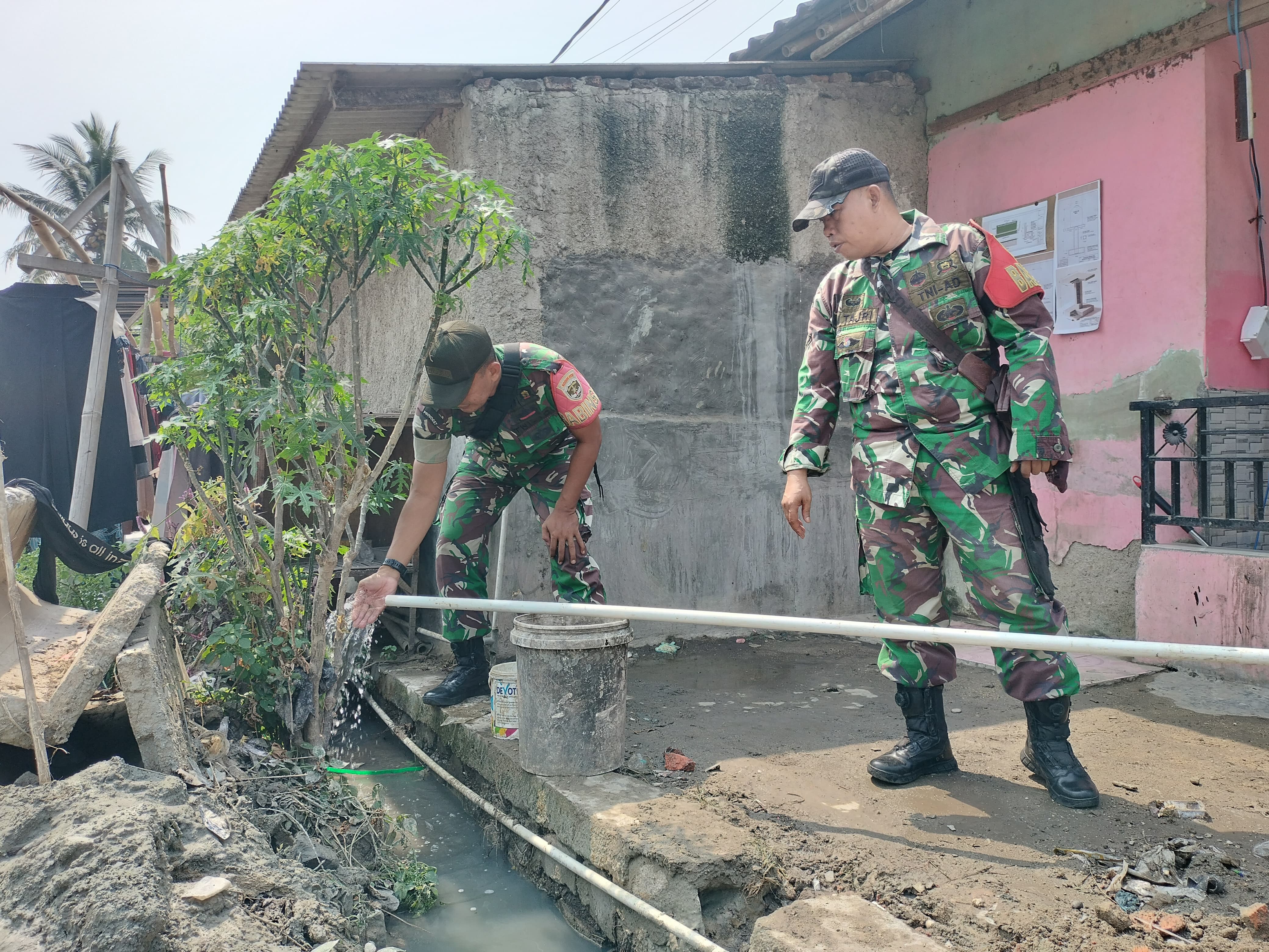 Satgas TMMD ke-130 Kodim 0510/Tigaraksa Pastikan Pengeboran Sarana Air Bersih Berfungsi dengan Baik
