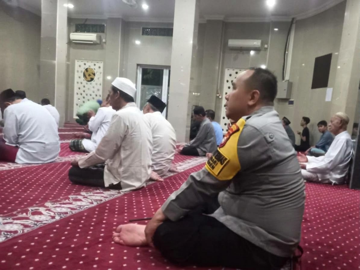 Bhabinkamtibmas Kenari Gelar Subuh Keliling, Ajak Jemaah Jaga Kamtibmas