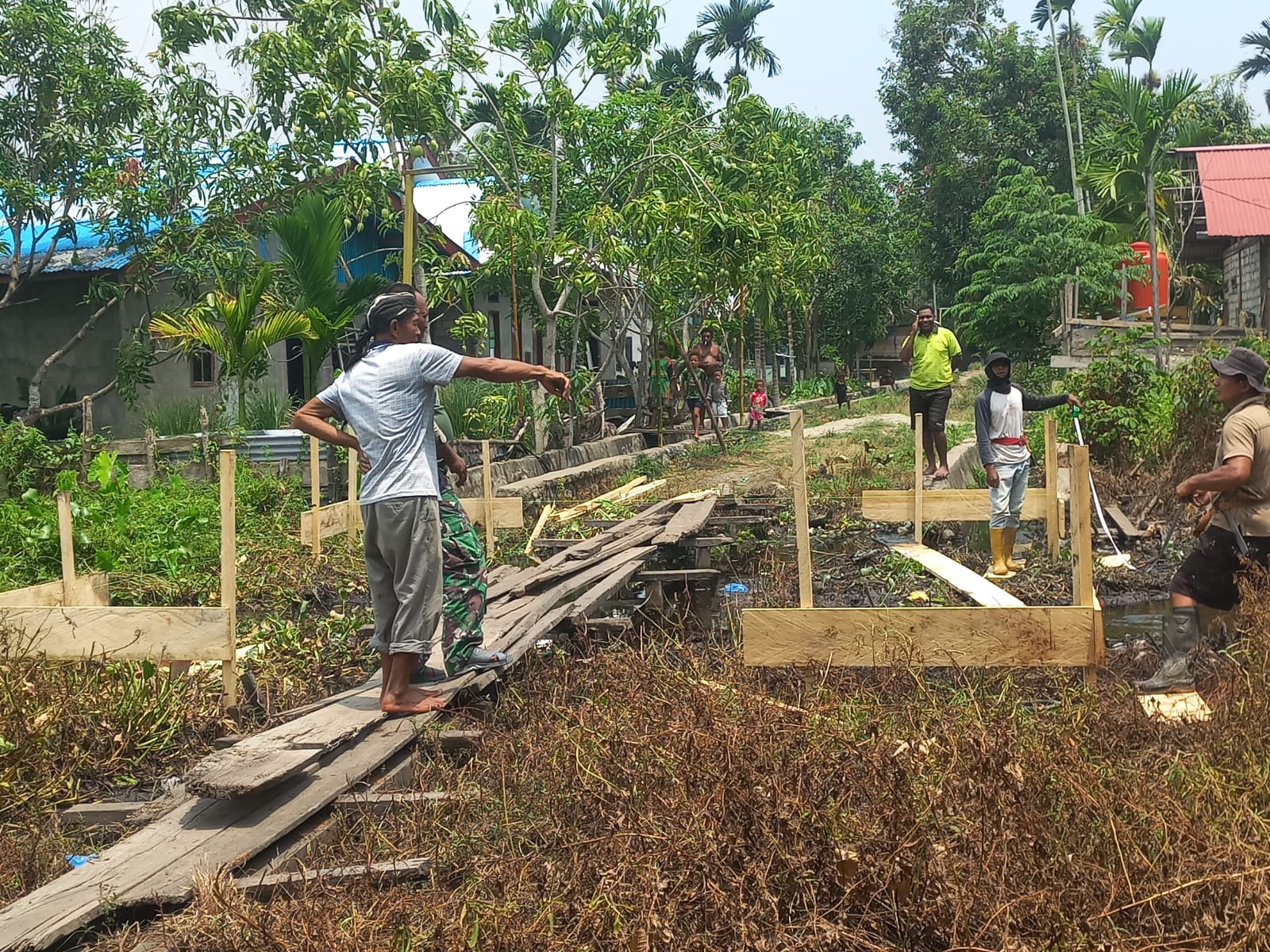 Satgas TMMD ke-130 Bangun Jembatan, Permudah Akses Jalan Masyarakat