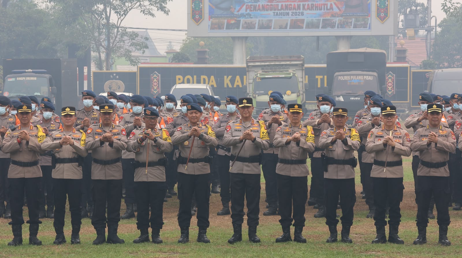 200 Personel Brimob NTB dan 10 Personel Pusdokkes Polri Perkuat Penanganan Karhutla di Kalteng