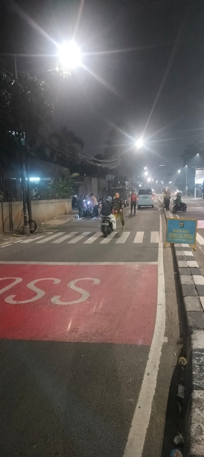 Antisipasi Curanmor hingga Penyalahgunaan Narkoba, Polsek Metro Tanah Abang Gelar Razia Stasioner di Jalan KS Tubun