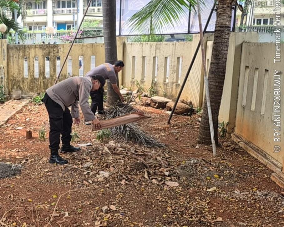 Green Policing Polsek Kemayoran, Langkah Nyata Polri Peduli Kebersihan dan Kelestarian Lingkungan