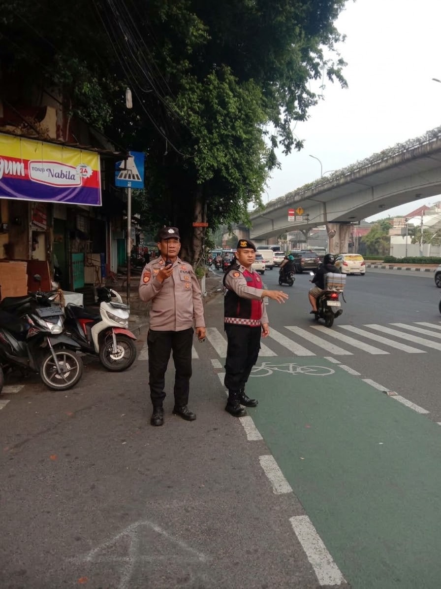 Pastikan Arus Lalu Lintas Tetap Lancar, Polsek Johar Baru Gelar Gatur Lalin dan Strong Point
