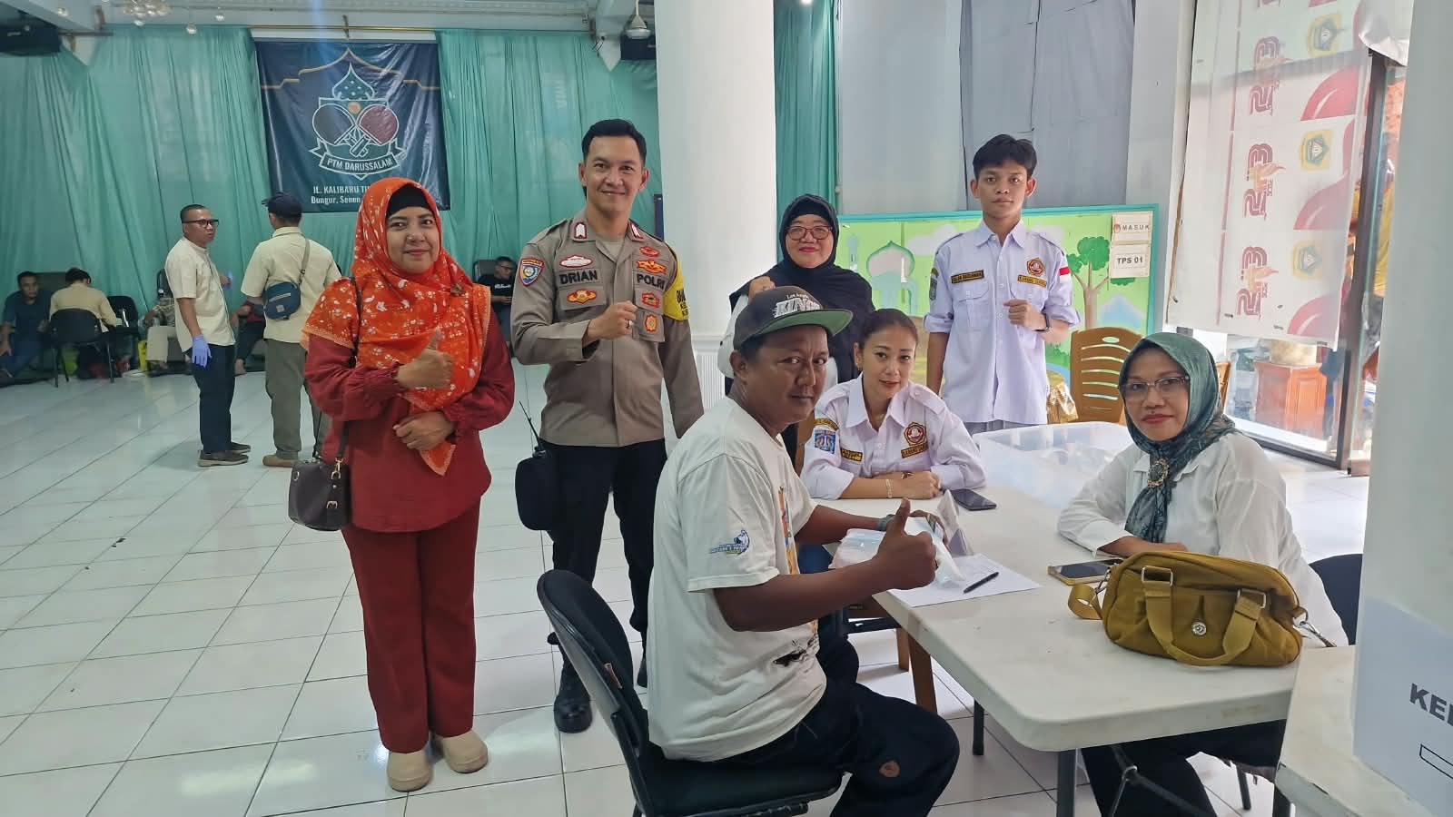 Bhabinkamtibmas dan Babinsa Pantau Kegiatan Donor Darah di Masjid Jami Darussalam, Bungur