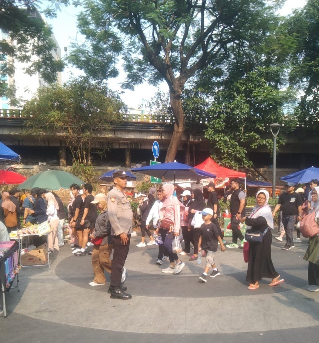 Patroli Kawasan Blora, Polsek Metro Menteng Antisipasi Gangguan Kamtibmas Saat Pelaksanaan CFD
