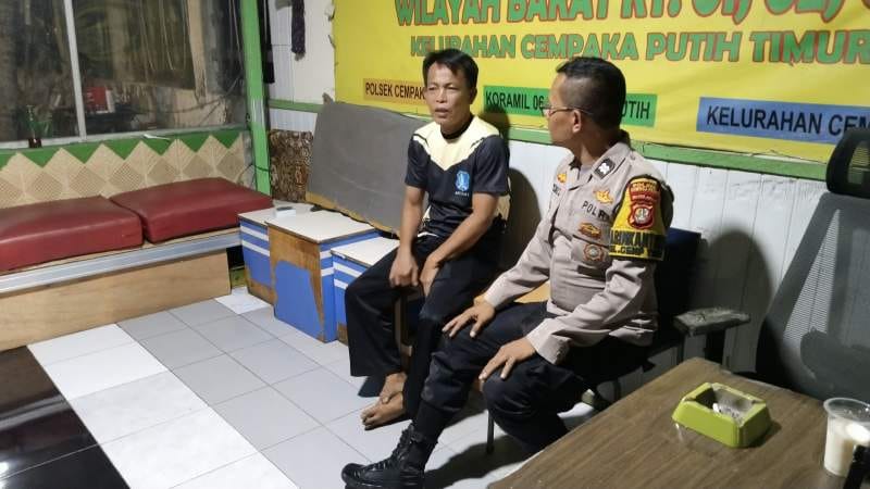 Polsek Cempaka Putih Dorong Peran Aktif Satkamling Antisipasi Kejahatan Dini Hari