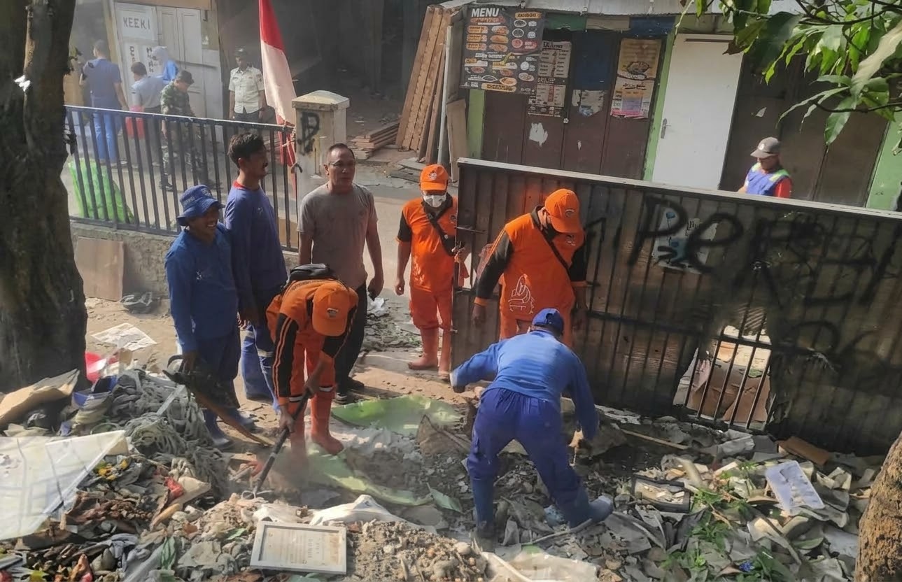 Tiga Pilar Bersama Warga Kerja Bakti di Pasar Johar Baru, Dukung Penilaian Adipura