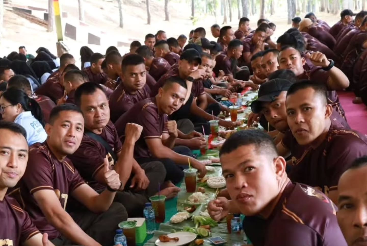 Pererat Silaturahmi, Yonif 330 Kostrad Gelar Botram Bersama Keluarga Besar Satuan
