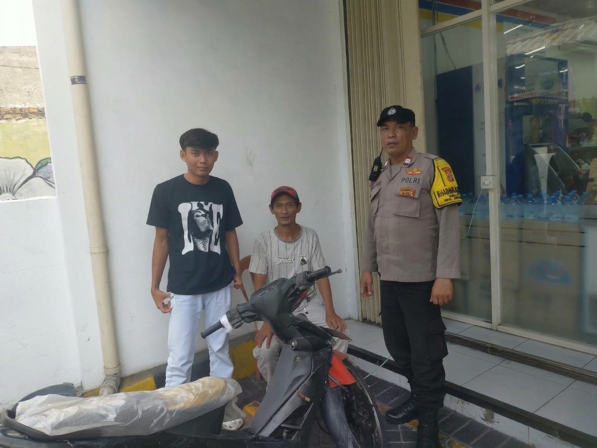 Dekati Jukir dan Pedagang, Bhabinkamtibmas Galur Ajak Warga Waspadai Curanmor