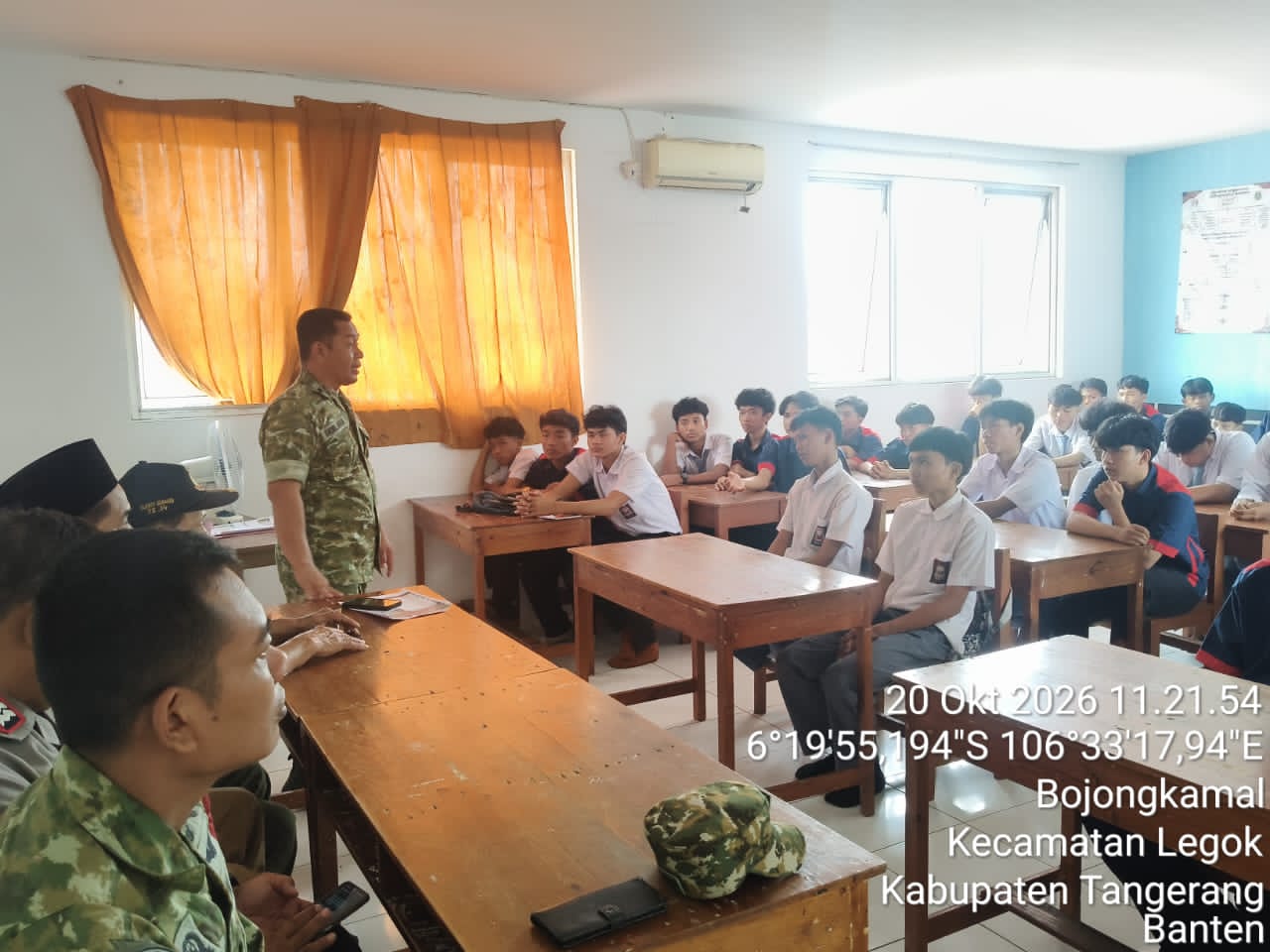 ARMY GOES TO SCHOOL, DANRAMIL 03/LEGOK SOSIALISASIKAN PENERIMAAN BINTARA DAN TAMTAMA TNI AD DI SMK AL-IKHLAS