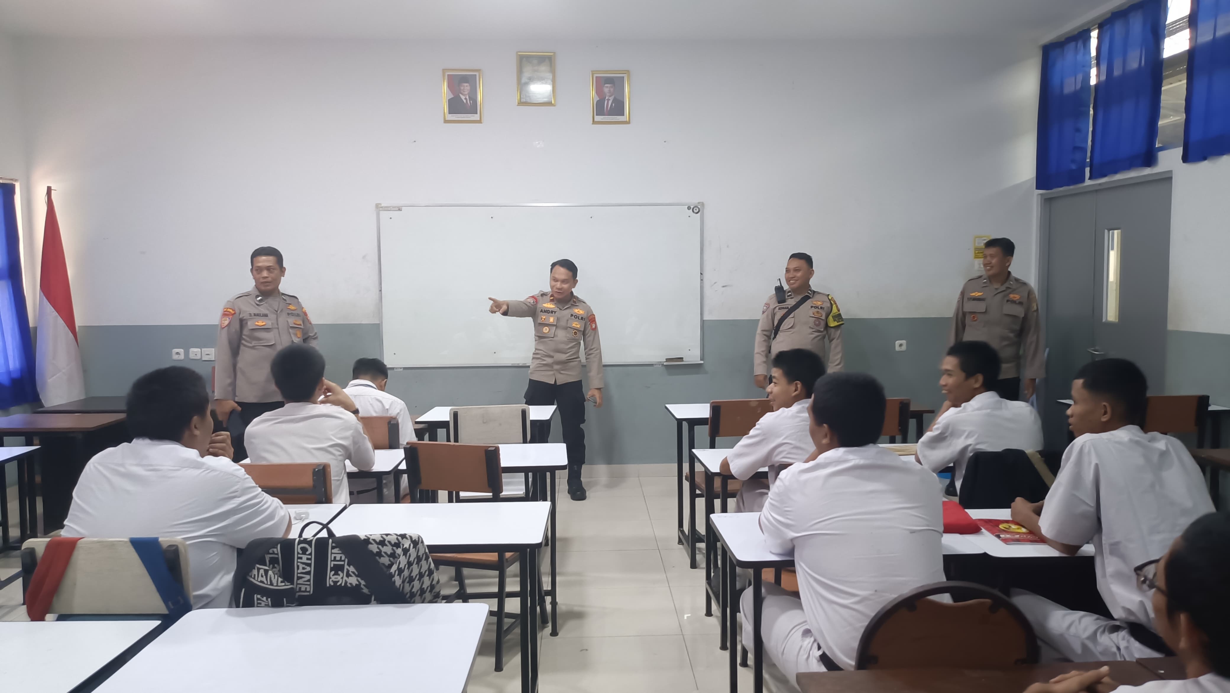 Polisi Jadi Bapak Asuh, Polsek Sawah Besar Imbau Pelajar SMK Strada” Ayo Hindari Tawuran
