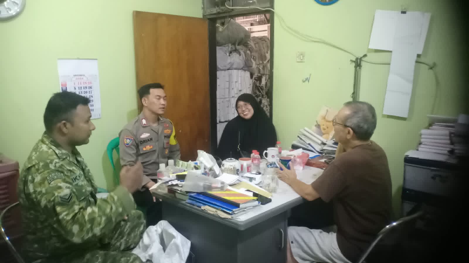 Polisi dan TNI Sambangi RW 07 Bungur, Warga Diimbau Waspada Kejahatan