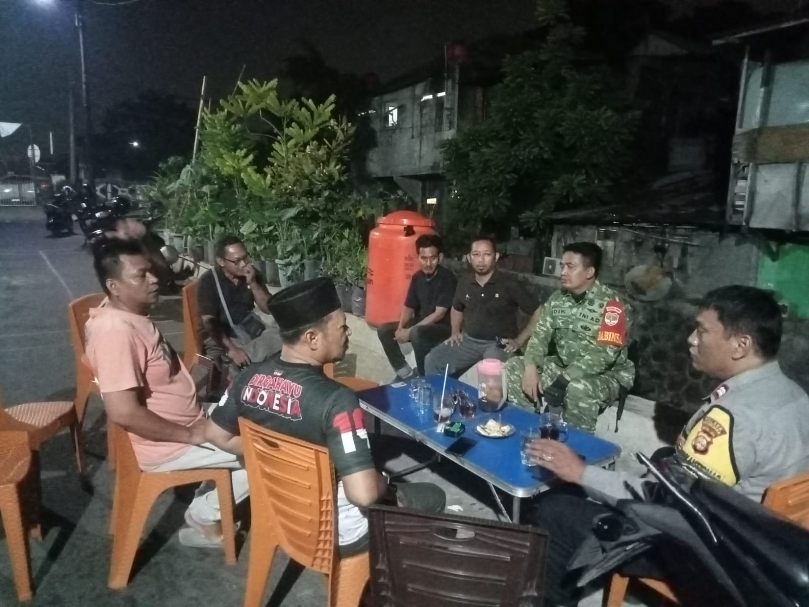 Perkuat Keamanan Wilayah, Koramil 01/Jatinegara Bersama Komduk Gelar Patroli/Siskamling