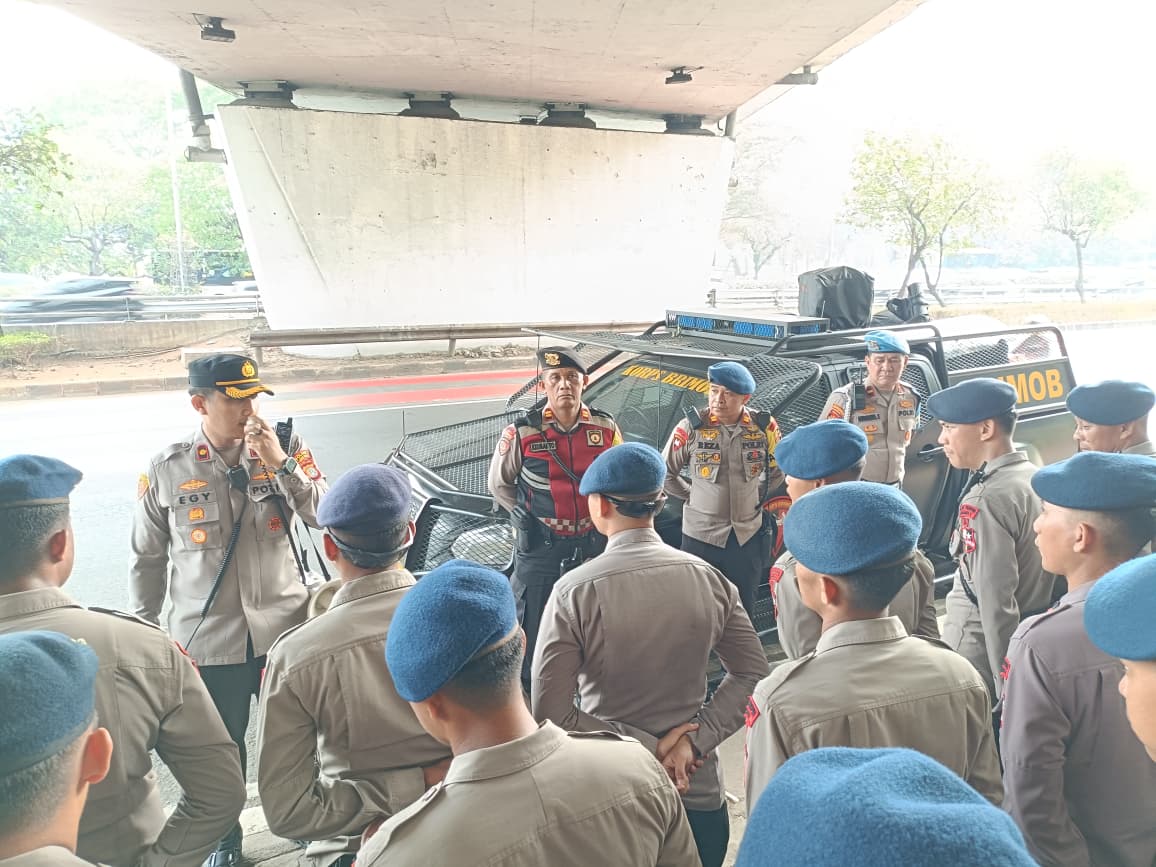 Kapolsek Sawah Besar Pimpin 122 Personel Layani Aksi Unjuk Rasa, Bantu Penanganan Pohon Tumbang