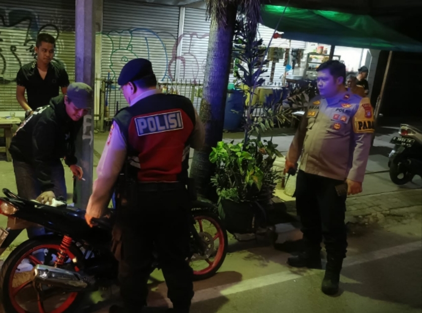 Cegah Kejahatan Dini Hari, Polsek Sawah Besar Gelar Operasi Cipta Kondisi di Jalan Raya