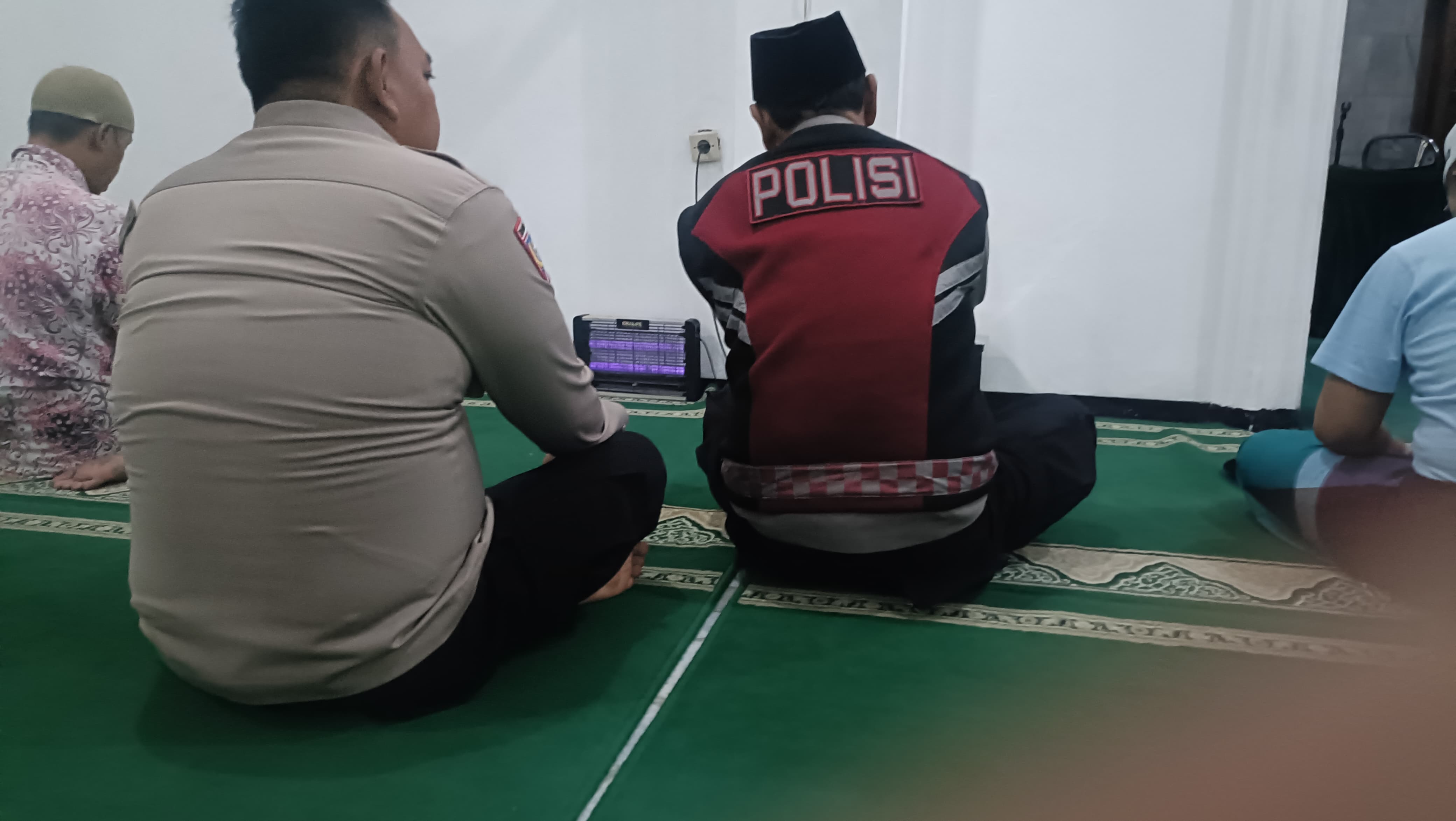 Subuh Keliling Bhabinkamtibmas Pererat Silaturahmi dengan tokoh Agama dan Warga
