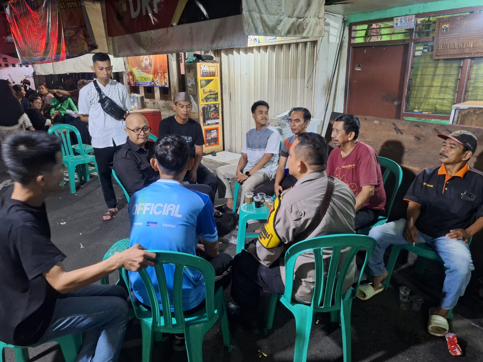 Polsek Metro Menteng Bersama Warga Takziah ke Rumah Duka di Pegangsaan, Wujud Kepedulian dan Solidaritas