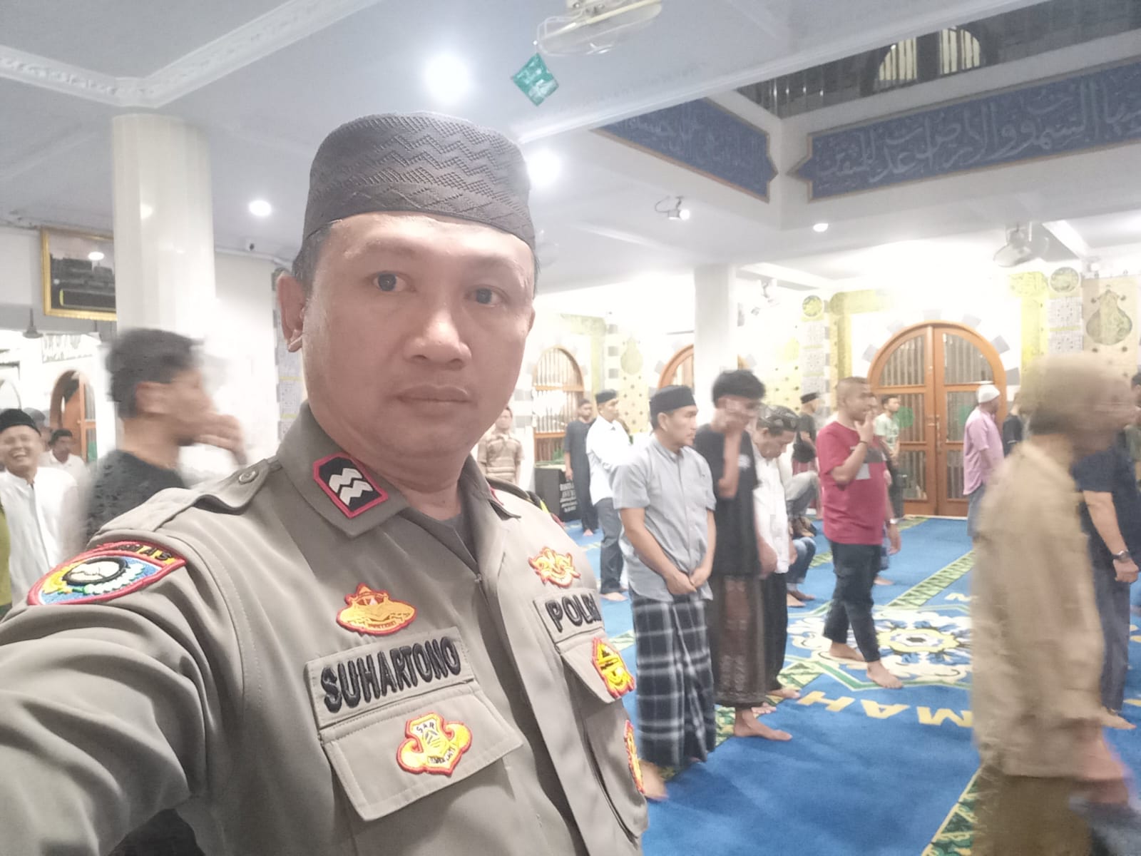 Bhabinkamtibmas Kebon Kacang Sholat Subuh Berjamaah di Masjid Jami An Nikmah, Perkuat Silaturahmi dan Jaga Kamtibmas