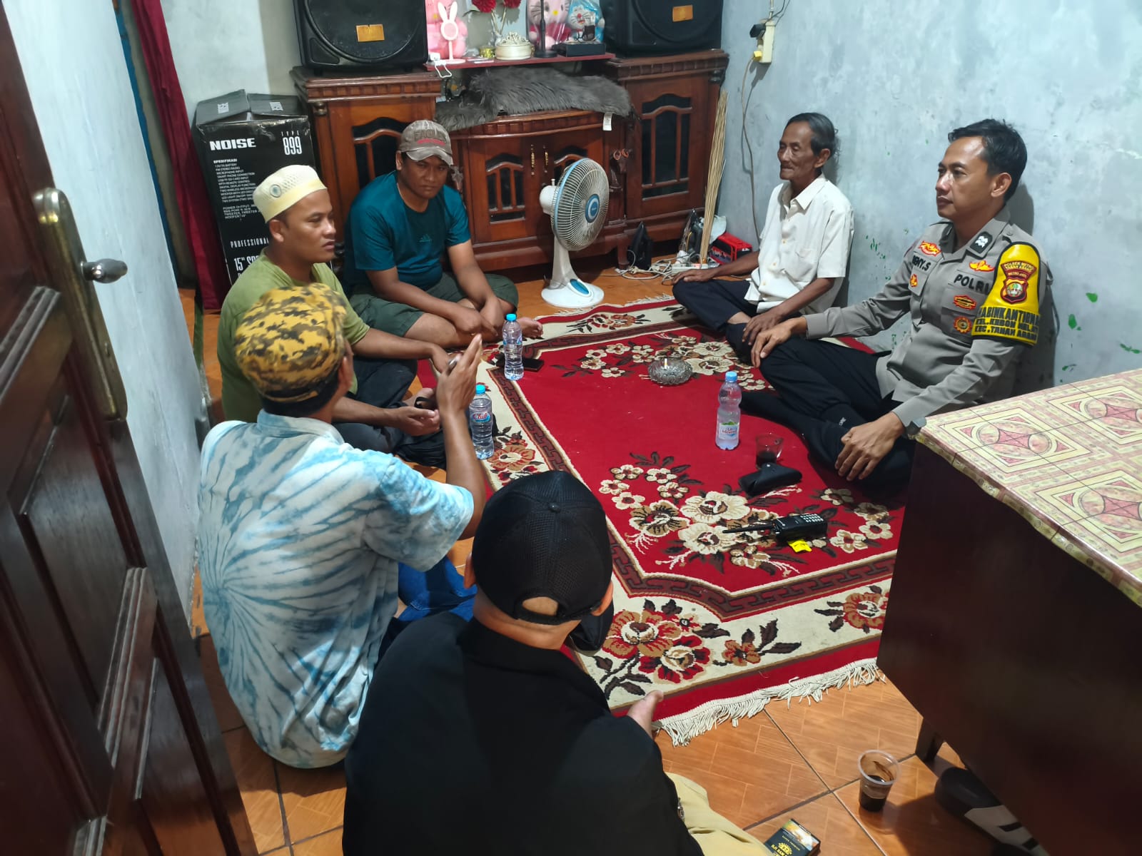 Bhabinkamtibmas Kelurahan Kebon Melati Gelar Kumpul Bareng Warga, Perkuat Sinergi Jaga Kamtibmas di Wilayah Tanah Abang