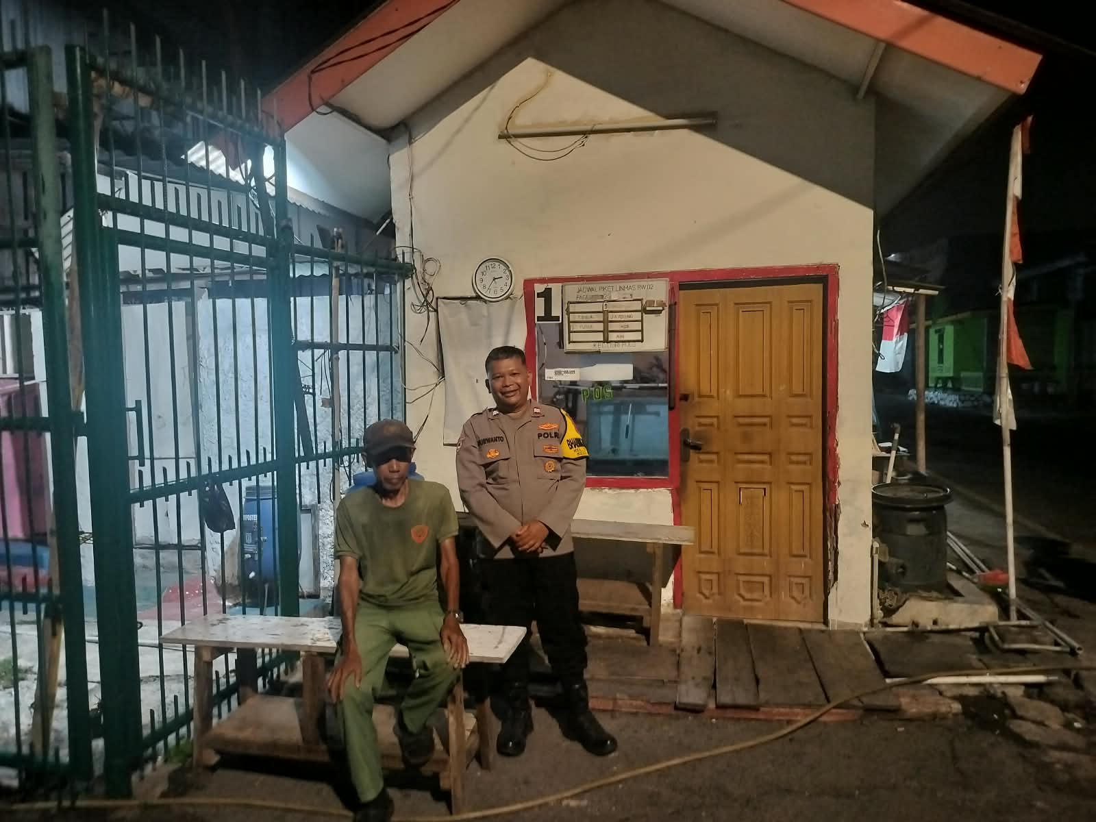 Bhabinkamtibmas Polsek Metro Gambir Sambangi Pos Satkamling Duri Pulo, Perkuat Program “Jaga Jakarta” di Jam Rawan