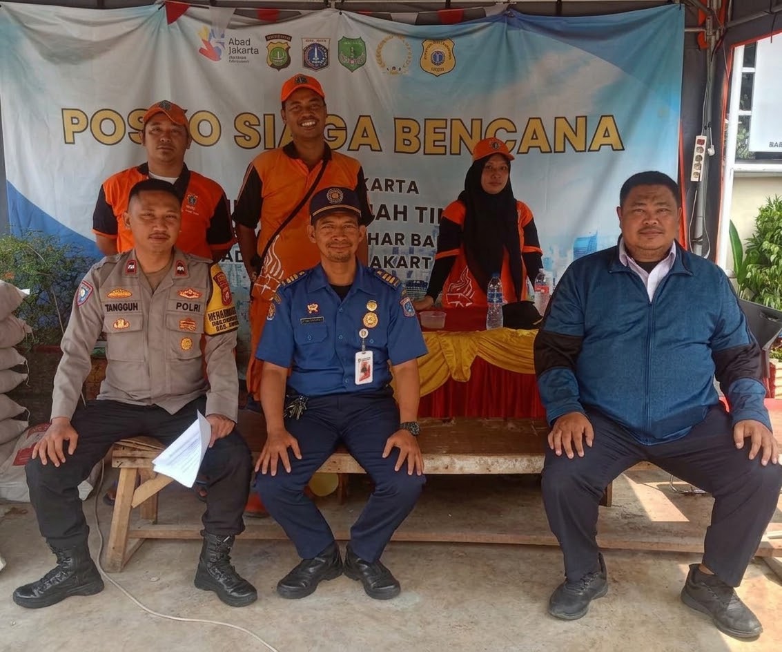 Siaga Tanggap Bencana di Tanah Tinggi, Polsek Johar Baru Bersinergi dengan Damkar dan Kelurahan