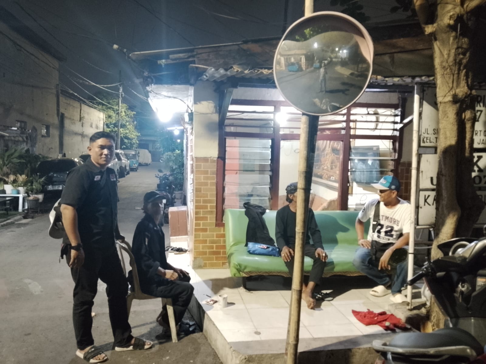 Sambangi Poskamling Tanah Tinggi, Unit Reskrim Polsek Johar Baru Ajak Warga Waspadai Kejahatan 3C
