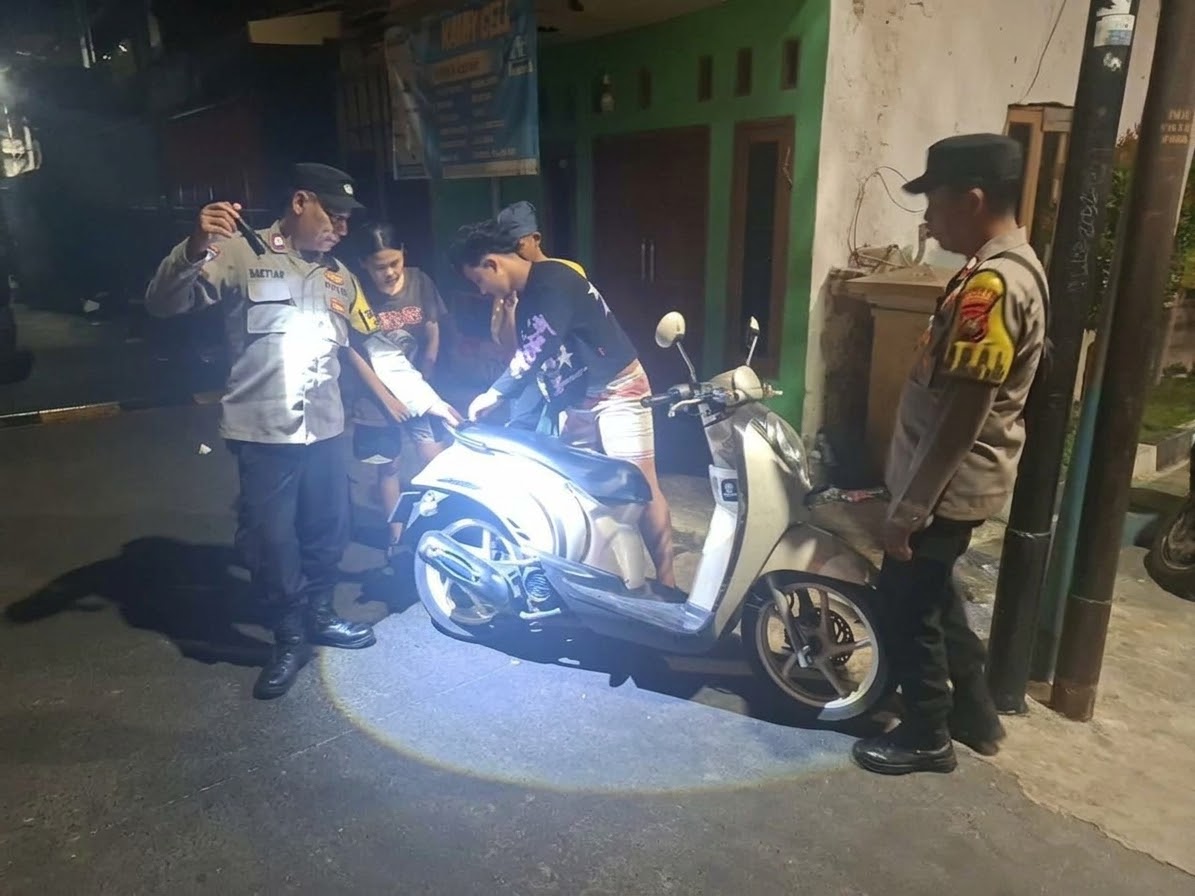 Jelang Pagi, Polsek Johar Baru Gelar Patroli dan Razia Stasioner Sisir Jalur Rawan Antisipasi Kejahatan Jalanan