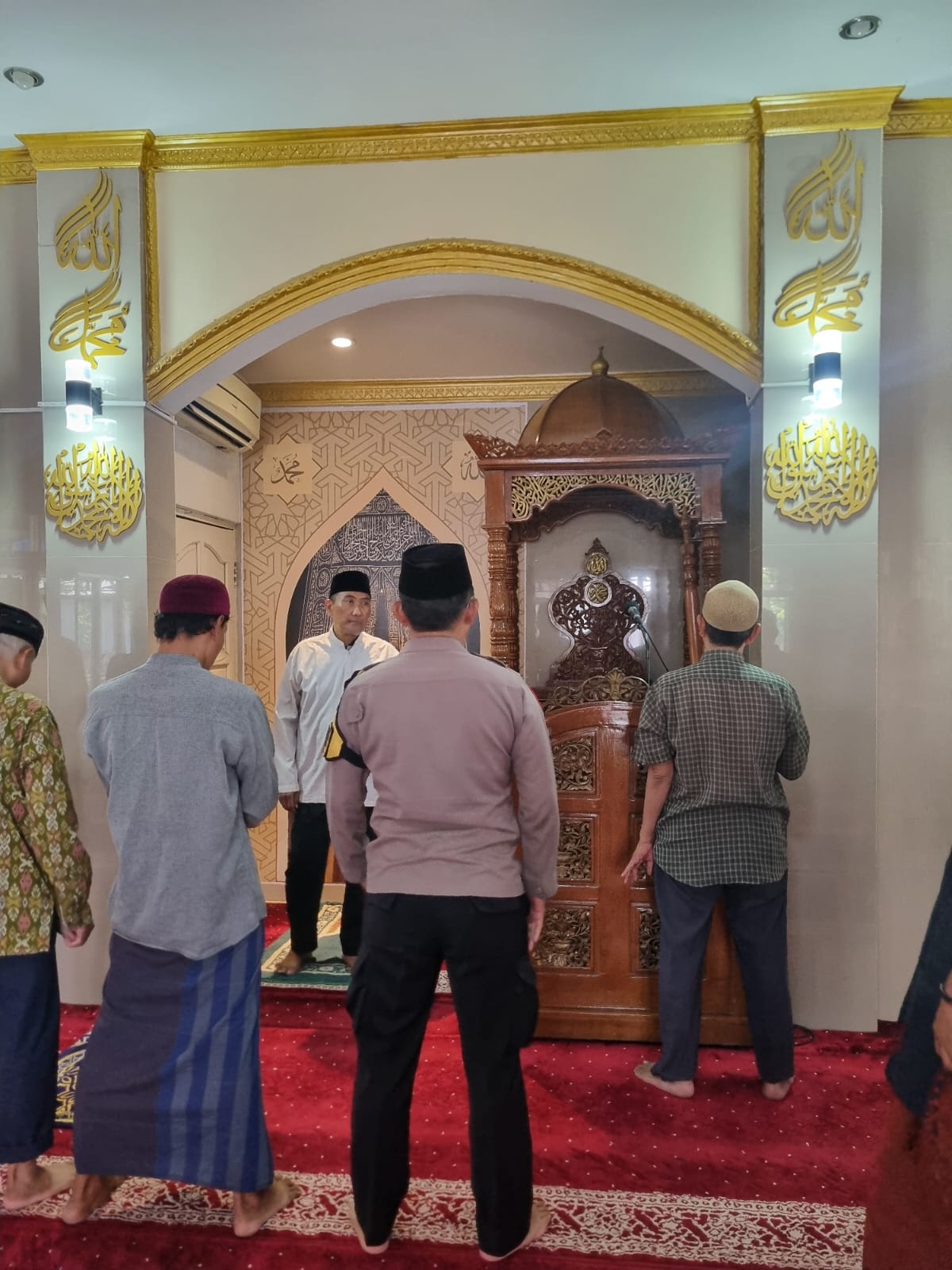 Perkuat Cooling System, Bhabinkamtibmas Karet Tengsin Jalin Kedekatan dengan Jamaah Masjid
