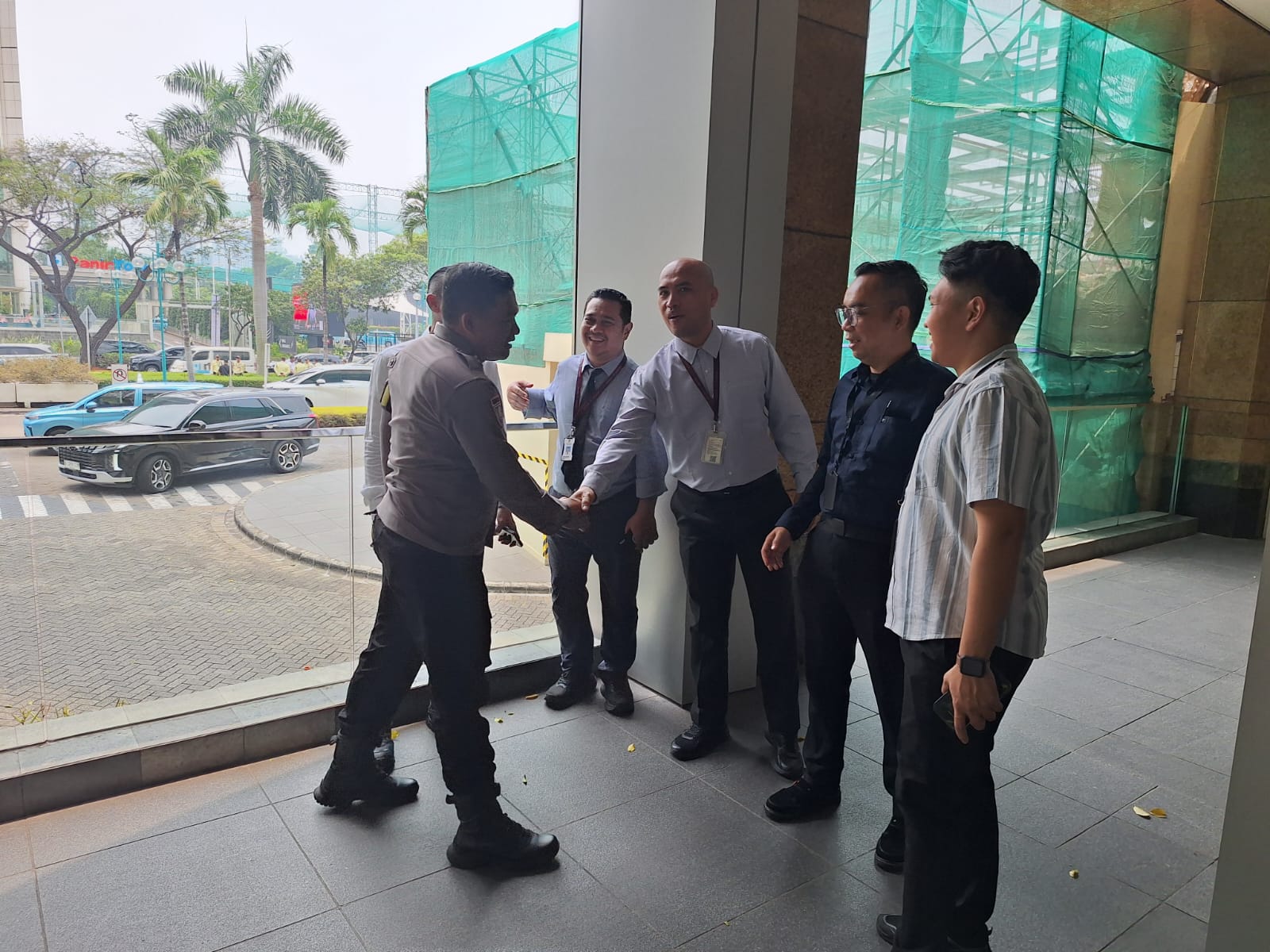Cegah Aksi Kejahatan, Bhabinkamtibmas Gelora Sambangi Pengelola Plaza Senayan Dan Sampaikan Imbauan Kamtibmas