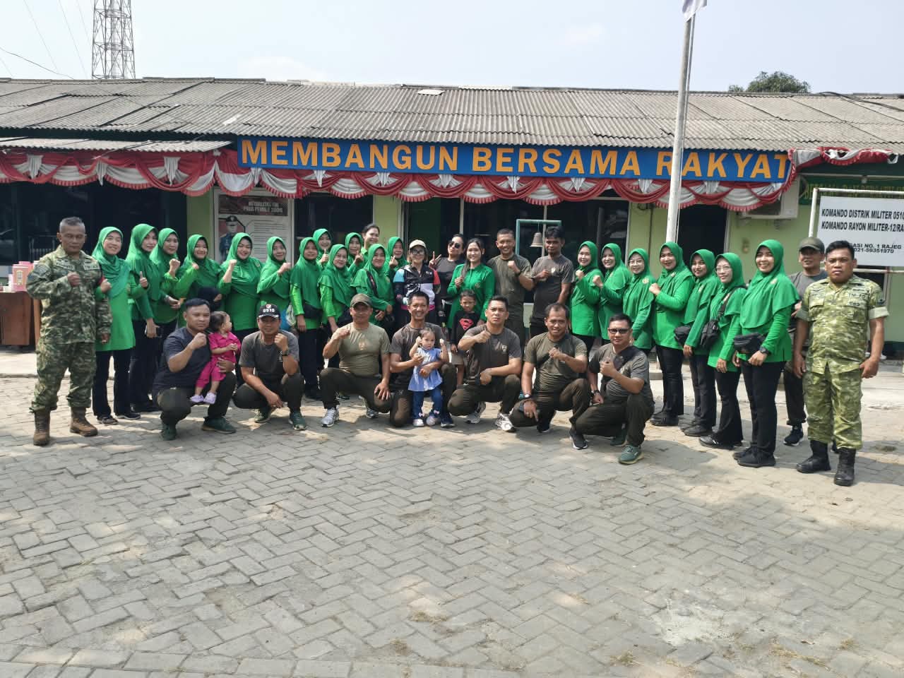 Perkuat Kebersamaan Anggota dan Persit, Koramil Rajeg Senam Bersama
