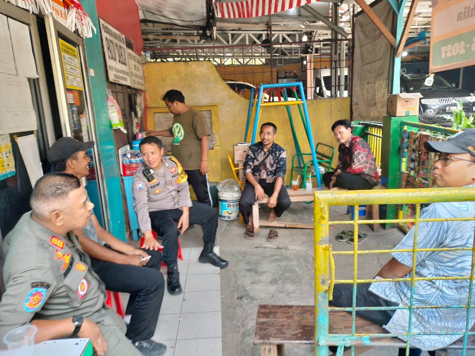 Kumpul Bareng Penuh Makna, Bhabinkamtibmas Kebon Kosong Ajak Warga Jaga Kampung Bersama