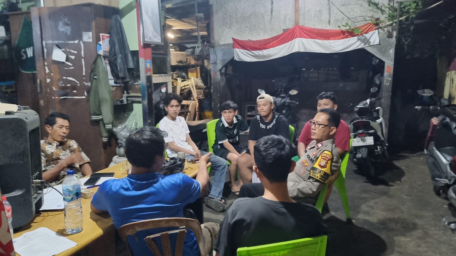 Bhabinkamtibmas Polsek Metro Tanah Abang Gelar Kumpul Bareng Warga RT 04/RW 07, Ajak Remaja Jaga Kamtibmas dan Cegah Tawuran