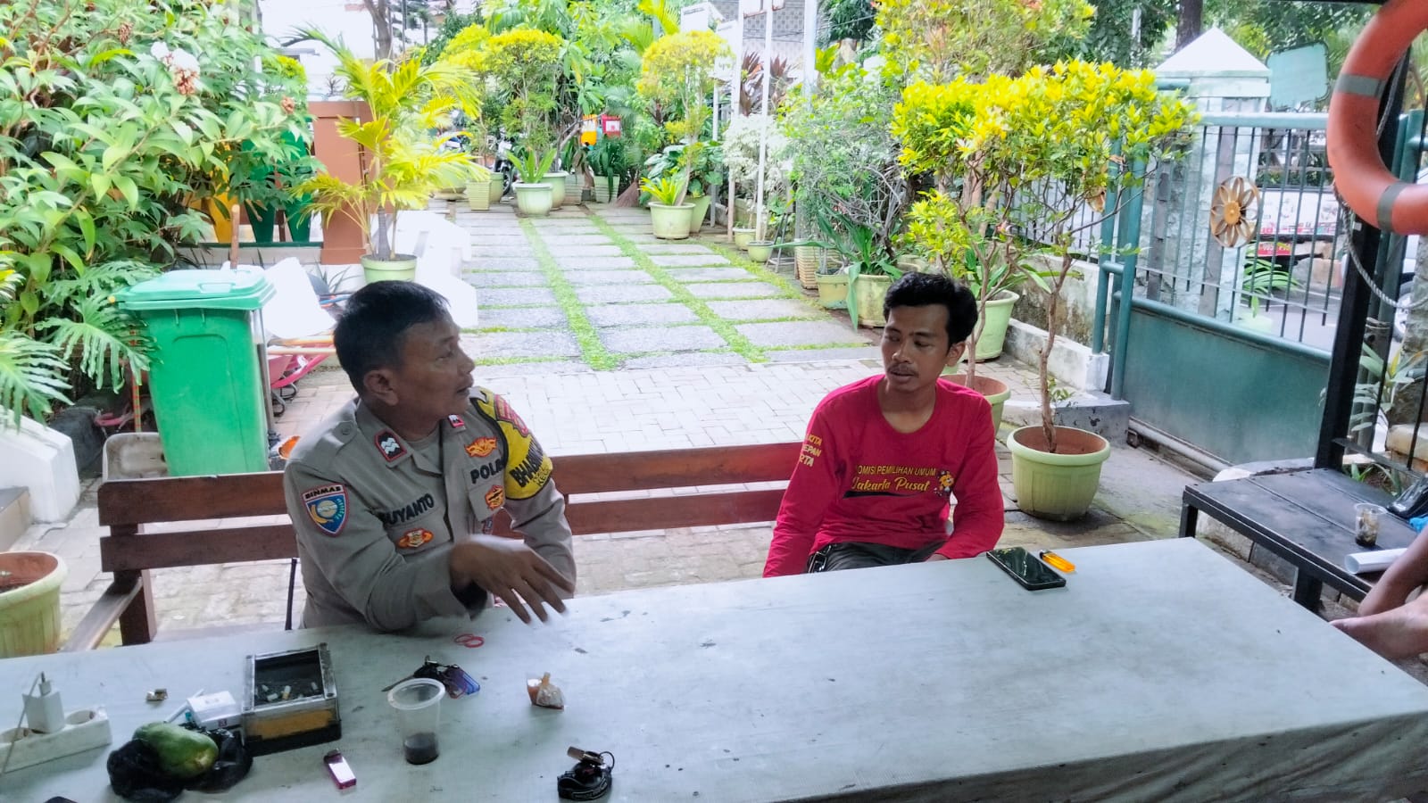 Jaga Kondusivitas Wilayah, Bhabinkamtibmas Cideng Gelar Rembug Warga Bersama Petugas PPSU