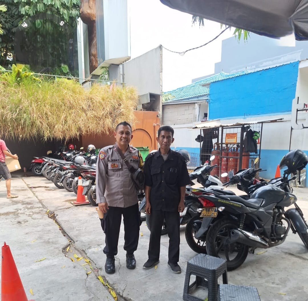 Cegah Kriminalitas Bhabinkamtibmas Pegangsaan Sambangi Kafe Tanatap di Menteng