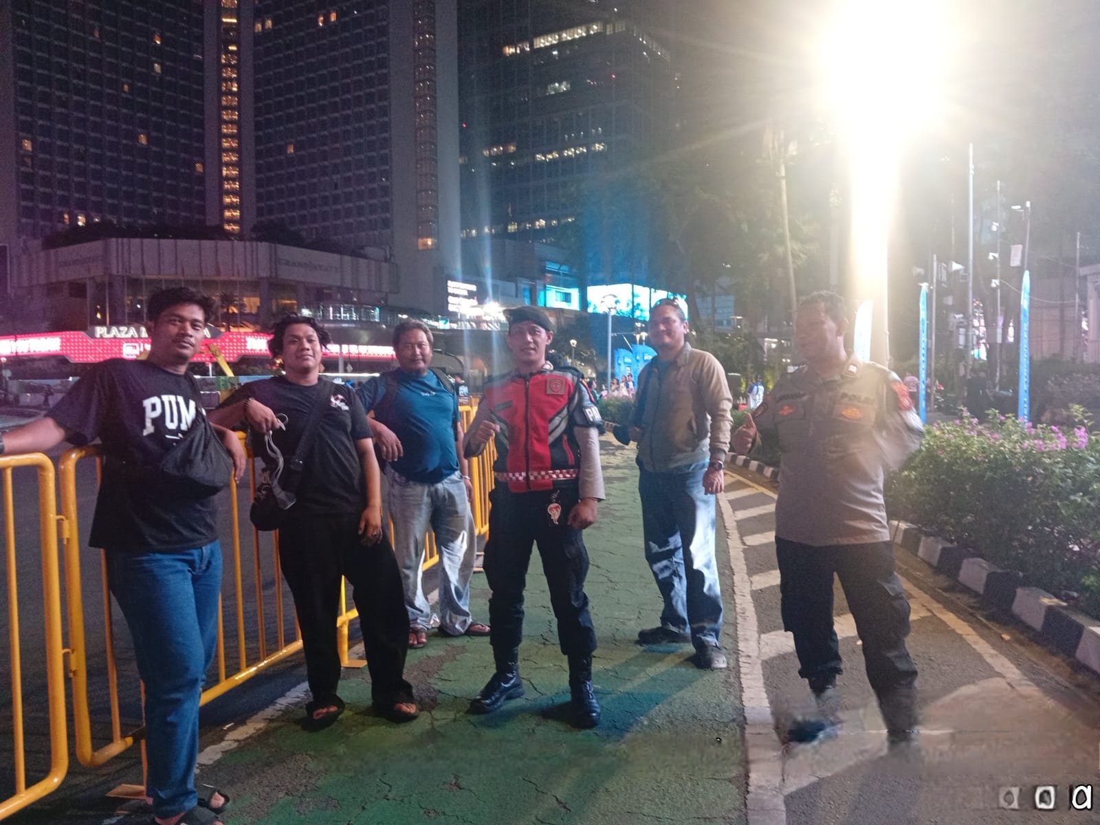 Patroli Dini Hari di Bundaran HI, Polsek Metro Menteng Pastikan Aktivitas Warga Aman