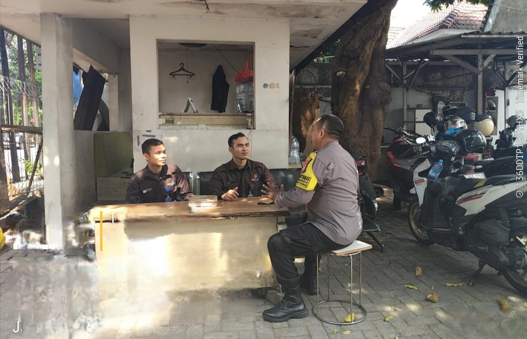 Cegah Aksi Jambret di Kawasan Menteng, Polisi Ingatkan Warga Waspada Saat Menggunakan Ponsel di Jalan