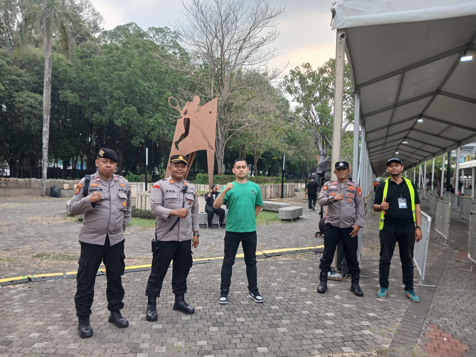 Polsek Johar Baru Terjunkan Personel Amankan Konser YE Live in Jakarta di Kawasan GBK
