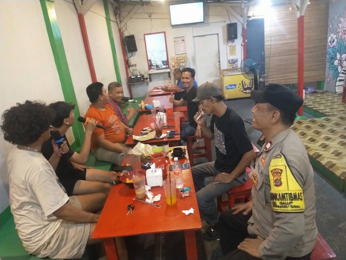 Jelang Malam Minggu, Bhabinkamtibmas Galur Bersama Tiga Pilar Perkuat Kewaspadaan Warga