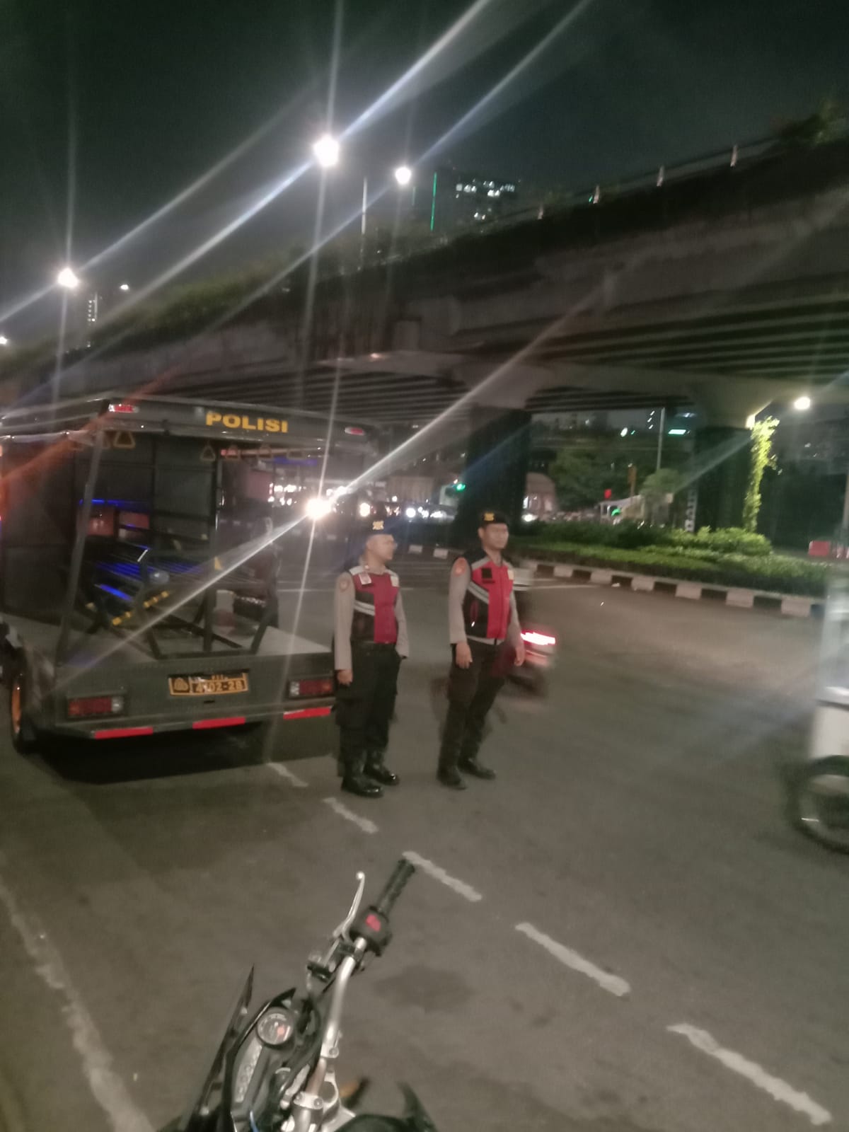 Polsek Metro Tanah Abang Gelar Operasi Stationer di Jalan KH Mas Mansyur, Antisipasi Gangguan Kamtibmas