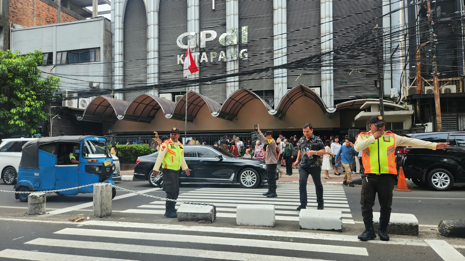 Wujudkan Sitkamtibmas Aman dan Kondusif, Polsek Metro Gambir Laksanakan Pengamanan Minggu Kasih di Gereja GPDI Petojo Utara