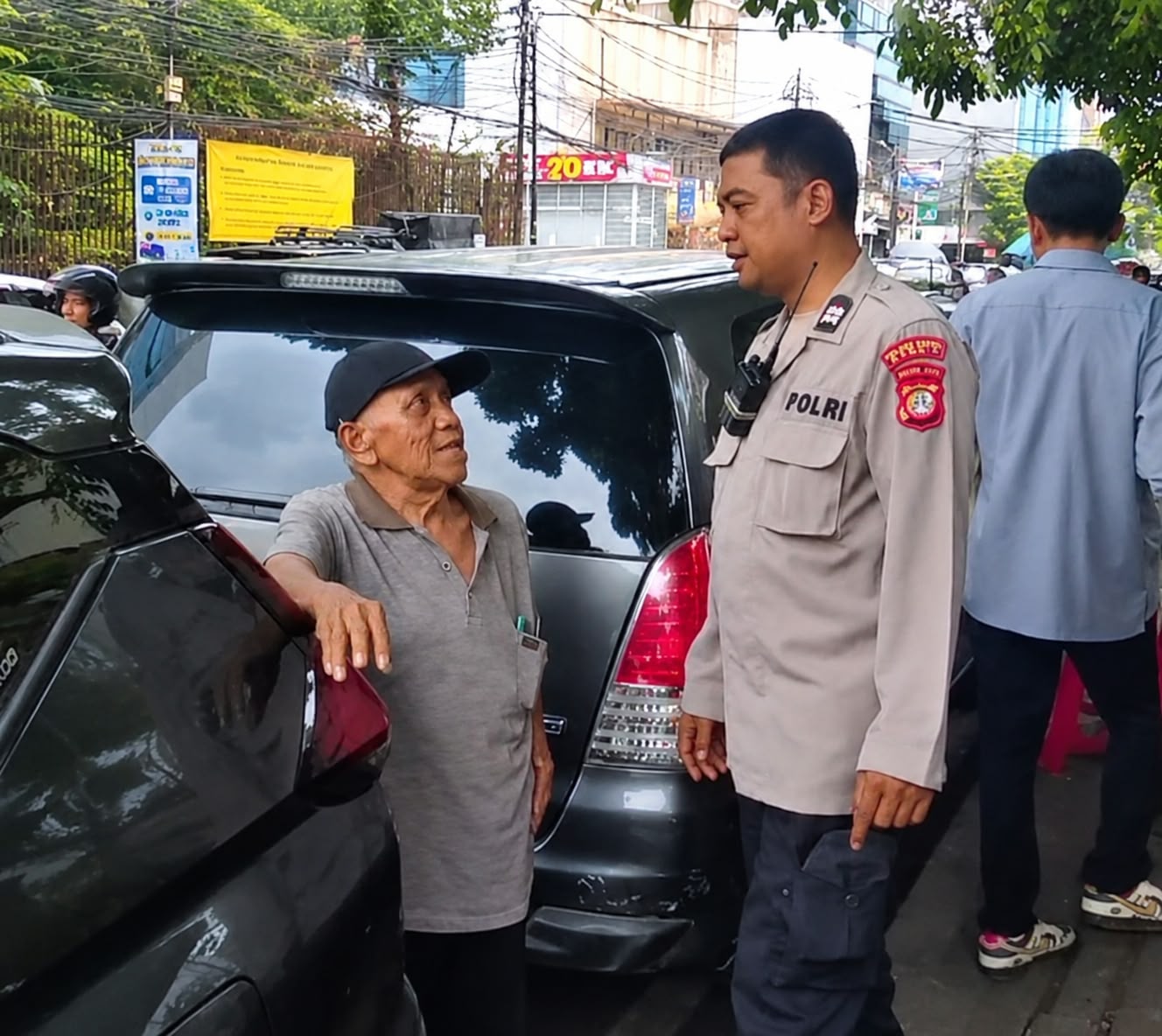 Antisipasi Kerawanan dan Perkuat Sinergi dengan Masyarakat, Personil Patko Polsek Metro Gambir Laksanakan Patroli di Jl. Batu Ceper