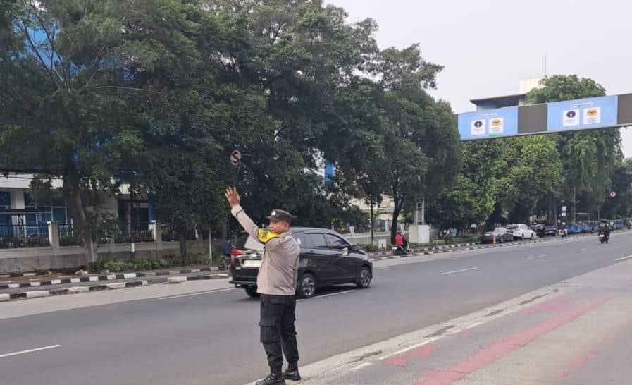 Pelayanan Pagi Hari, Polsek Cempaka Putih Jaga Kelancaran Lalu Lintas dan Kondusivitas Wilayah