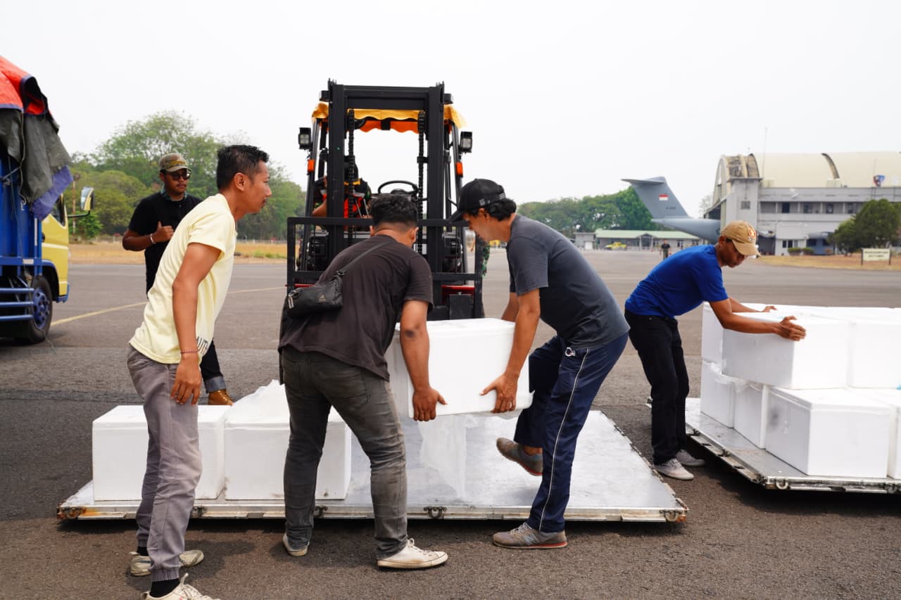 OMC Efektif Hentikan Karhutla, TNI Kirim 4,6 Ton _Dry Ice_ ke Banjarmasin dan Palembang