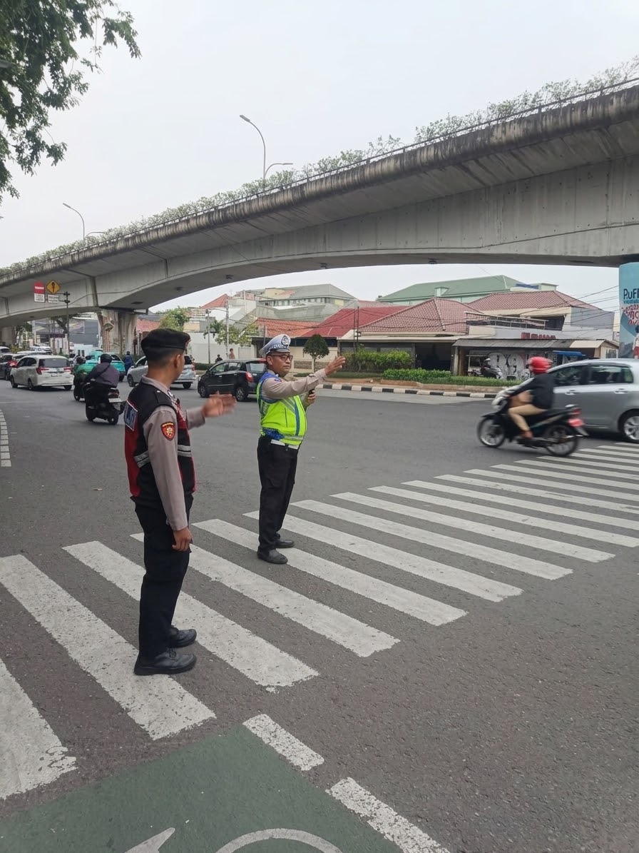 Gatur Lalin Minggu Sore, Polsek Johar Baru Tempatkan Personel di Tiga Titik Rawan Kepadatan