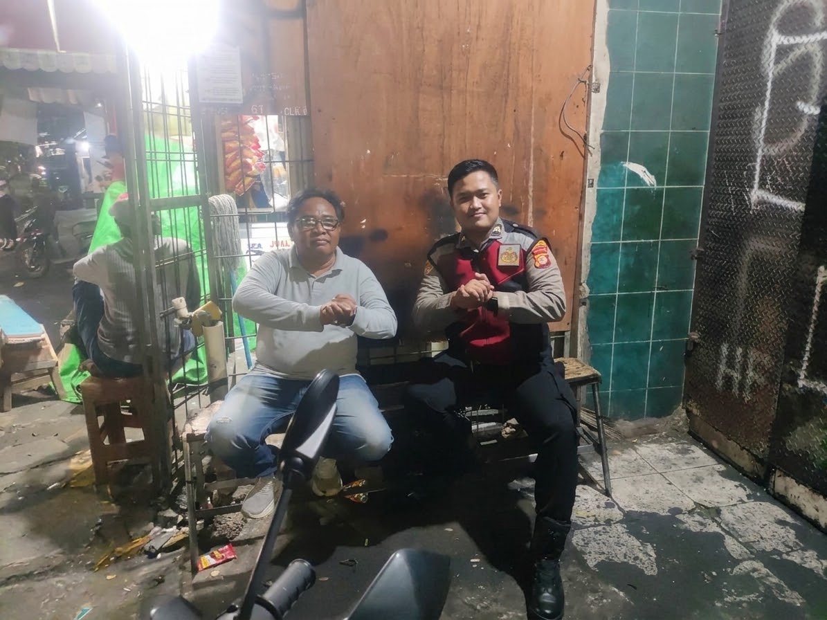 Patroli Dini Hari, Polsek Johar Baru Ajak Warga Tingkatkan Kewaspadaan terhadap Kejahatan