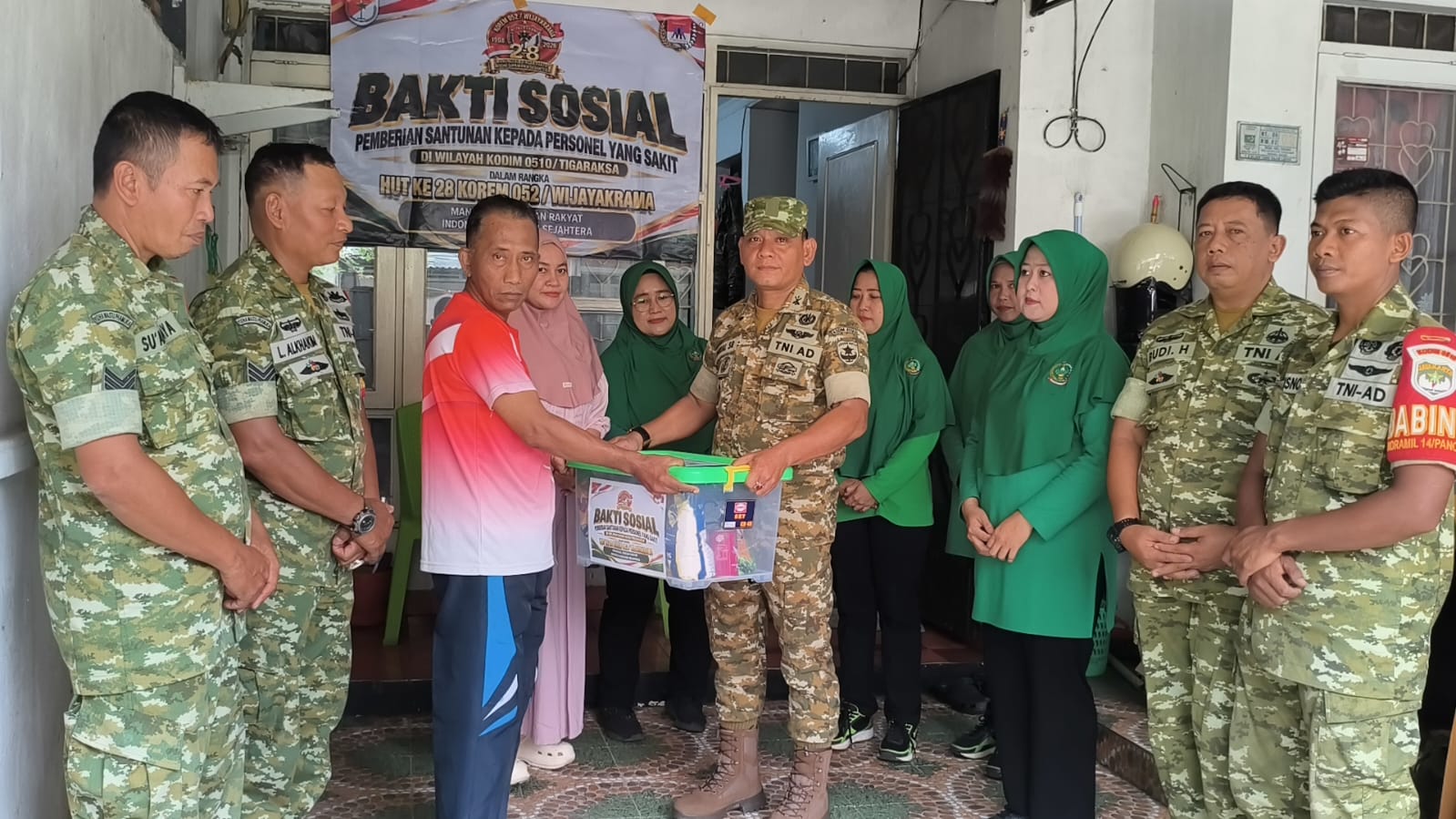 Tali Kasih di HUT ke-28 Korem 052/Wkr, Koramil 14/Panongan Berbagi Kepedulian kepada Anggota yang Sakit
