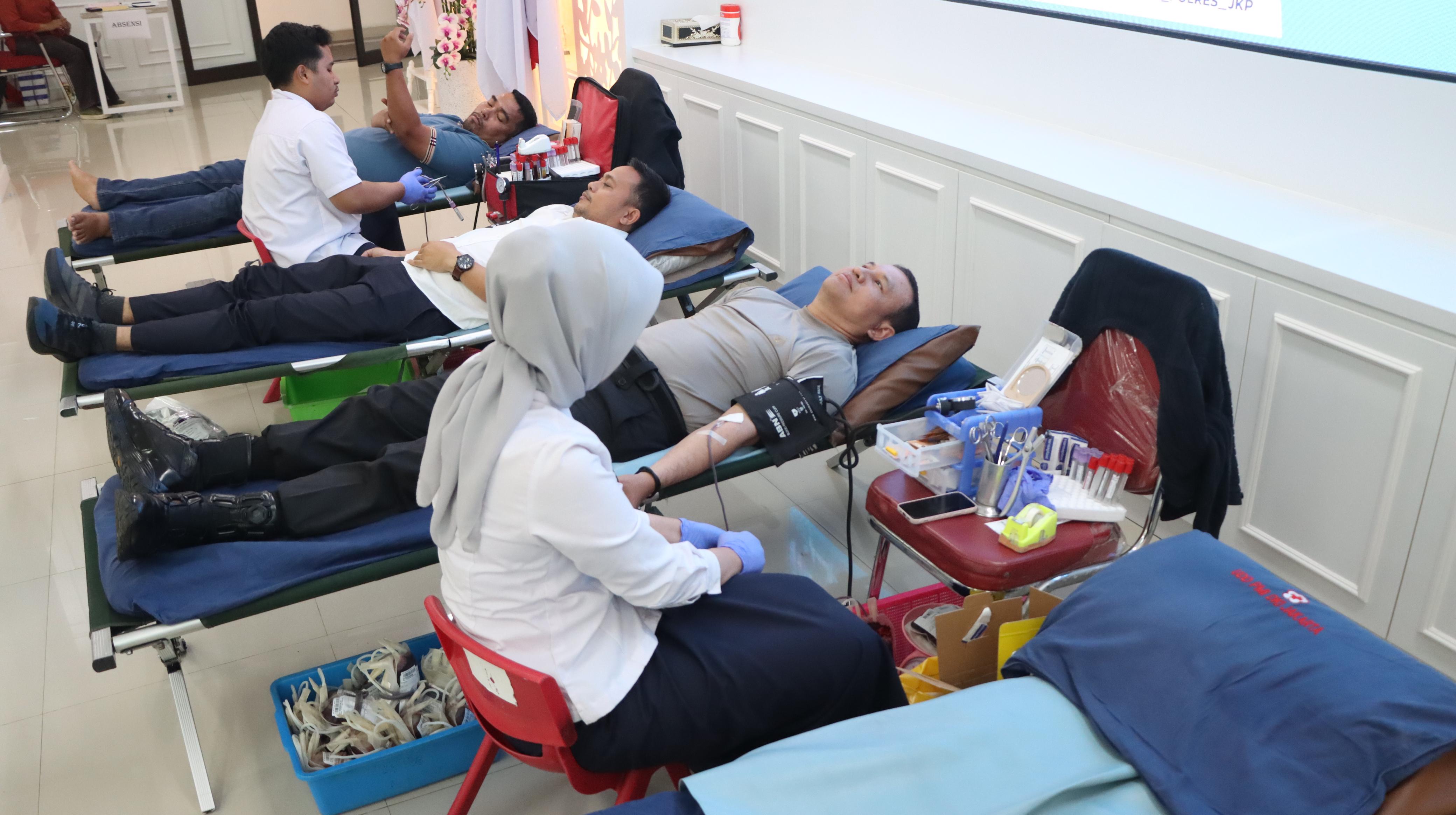 Sambut Hari Sumpah Pemuda, Kapolres Jakpus Ikut Donor Darah untuk Bantu Sesama