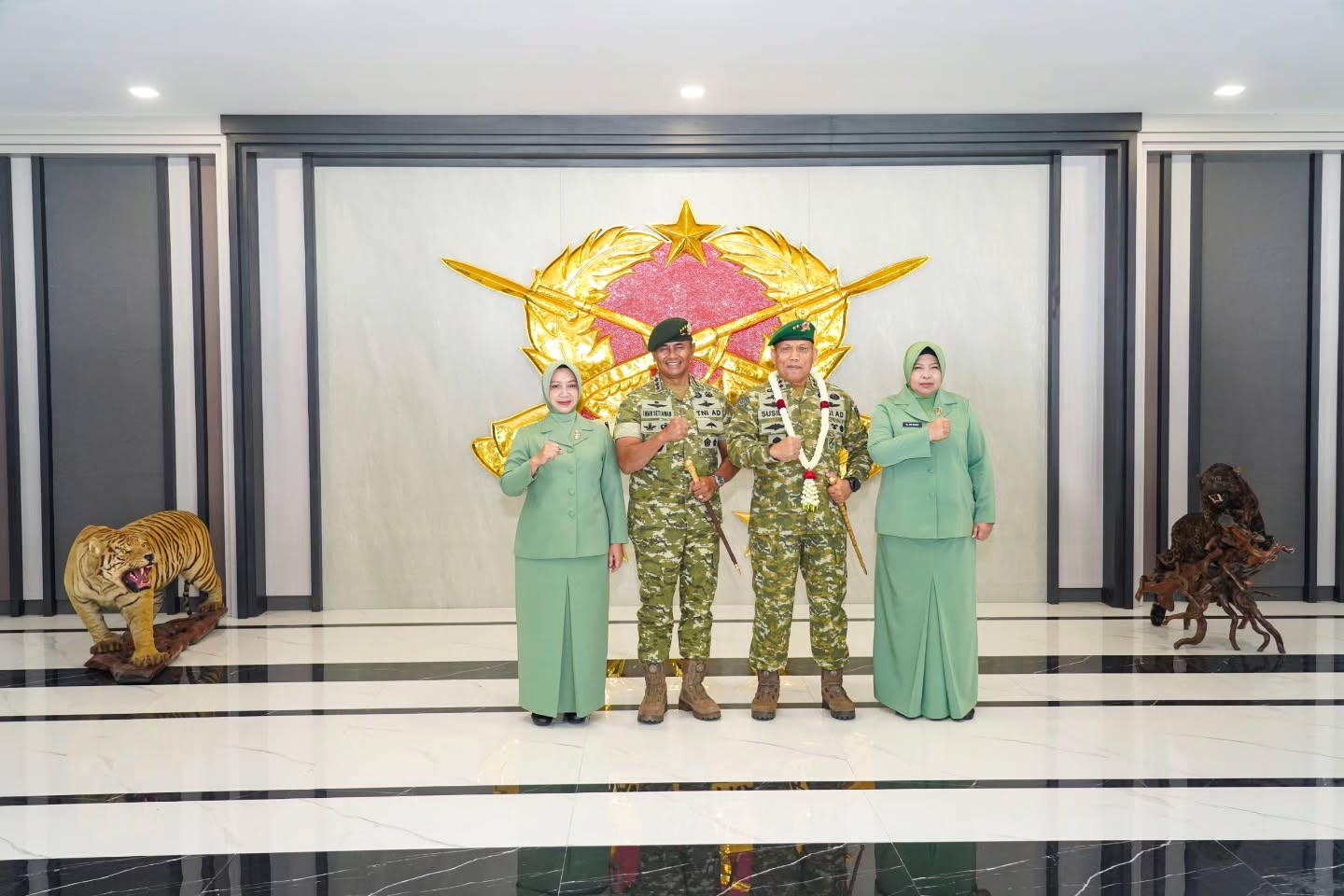 Estafet Kepemimpinan Pussenif, Letjen TNI Iwan Setiawan Lepas Sambut dengan Mayjen TNI Susilo